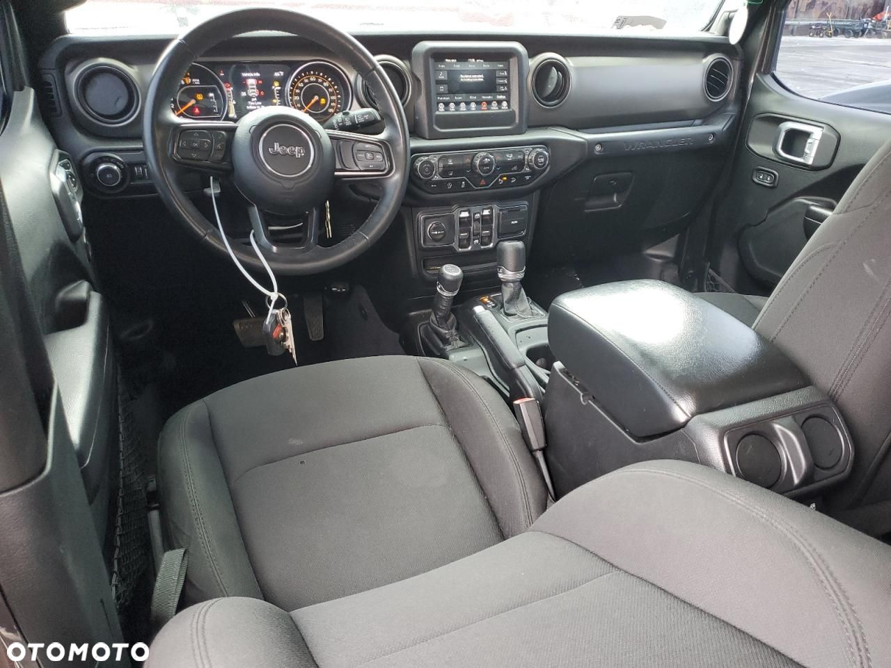 Jeep Wrangler - 8