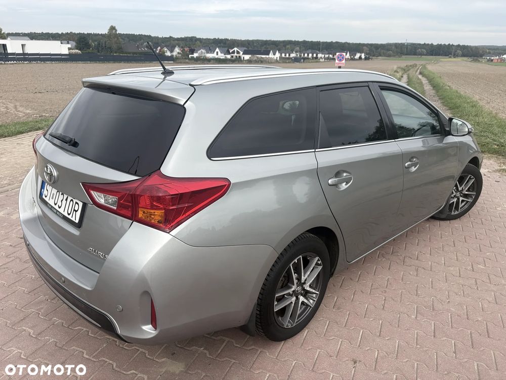 Toyota Auris 2014 photo 3