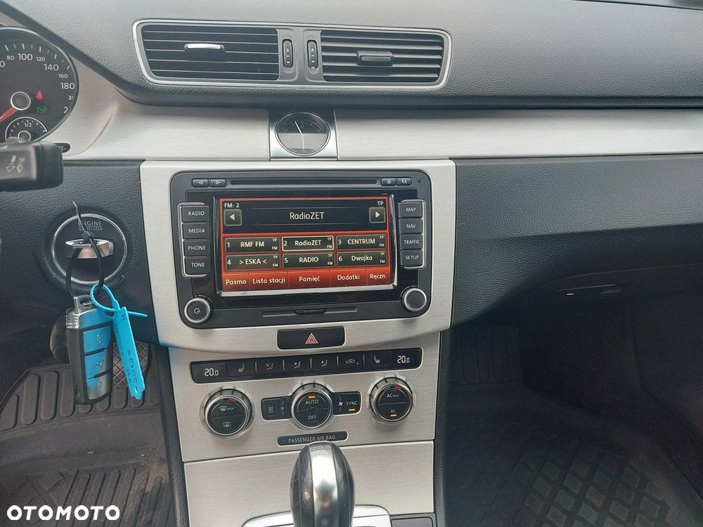 Volkswagen Passat - 21