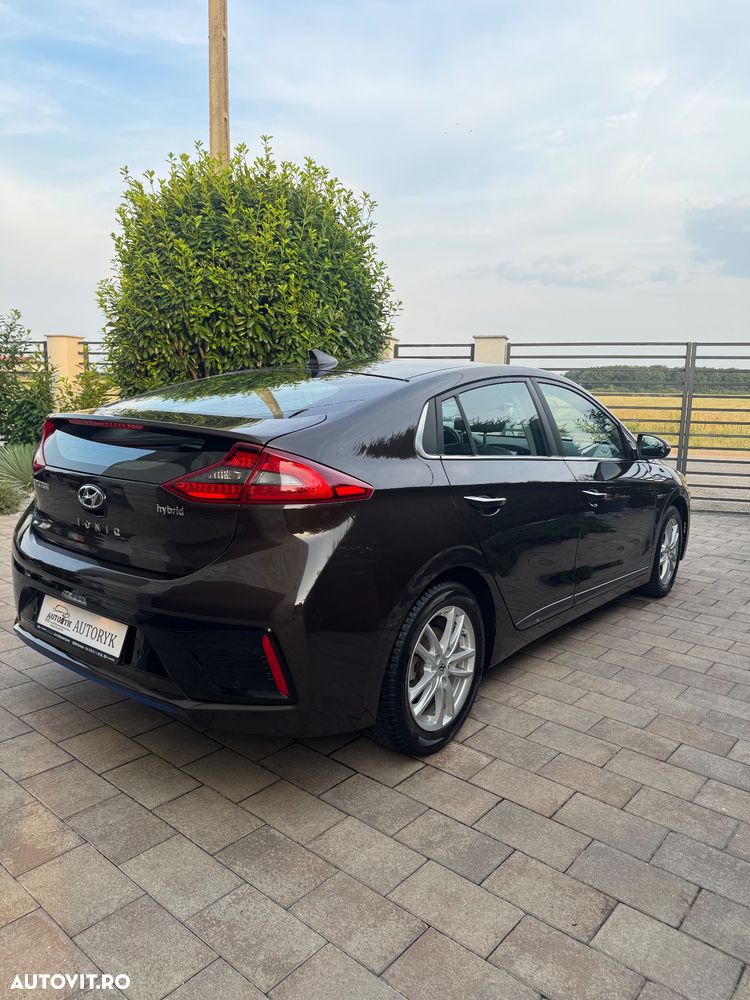 Hyundai IONIQ - 7