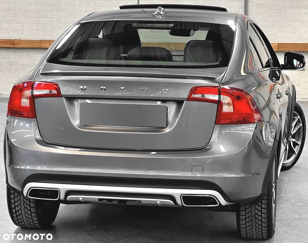 Volvo S60 Cross Country - 10