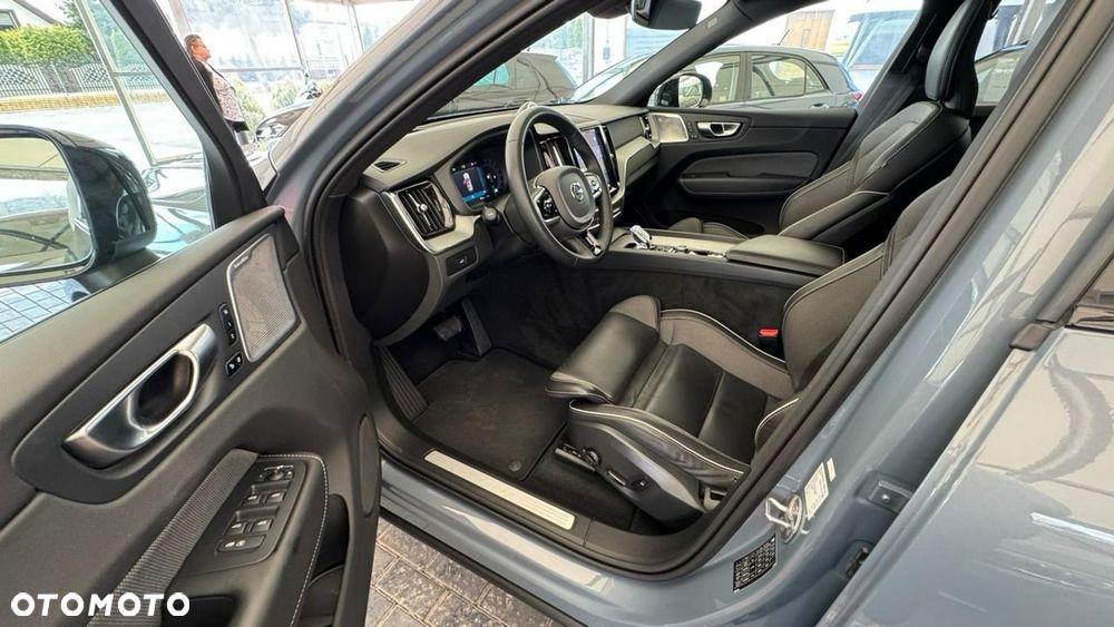 Volvo XC 60 B5 B AWD Ultimate Dark - 40