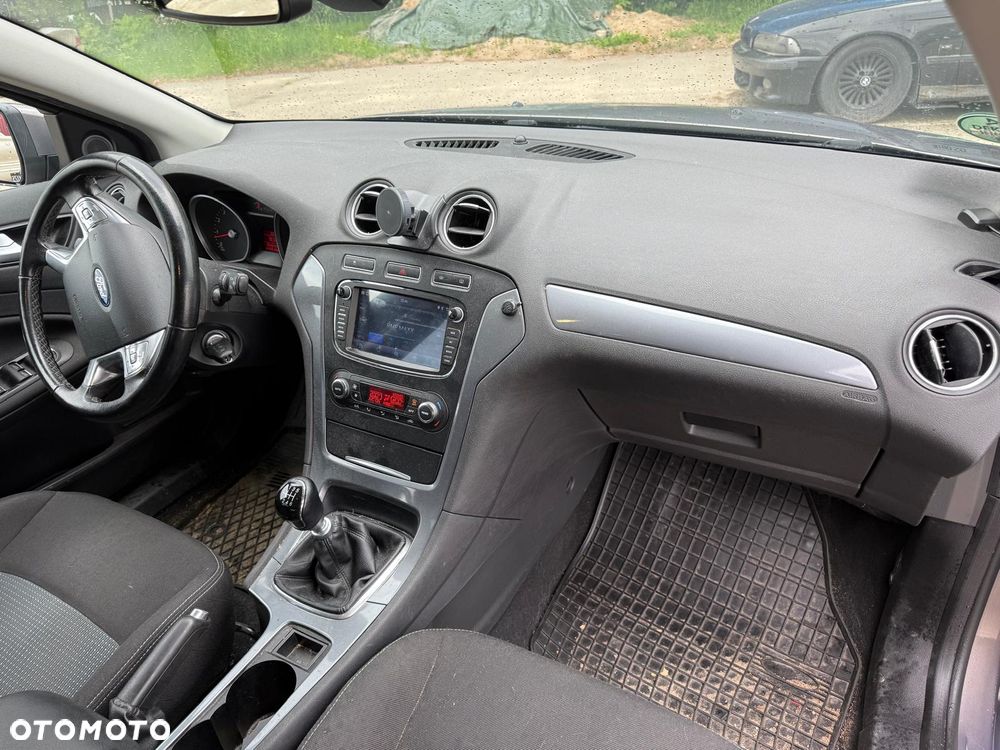 Ford Mondeo 1.6 T Ghia - 10