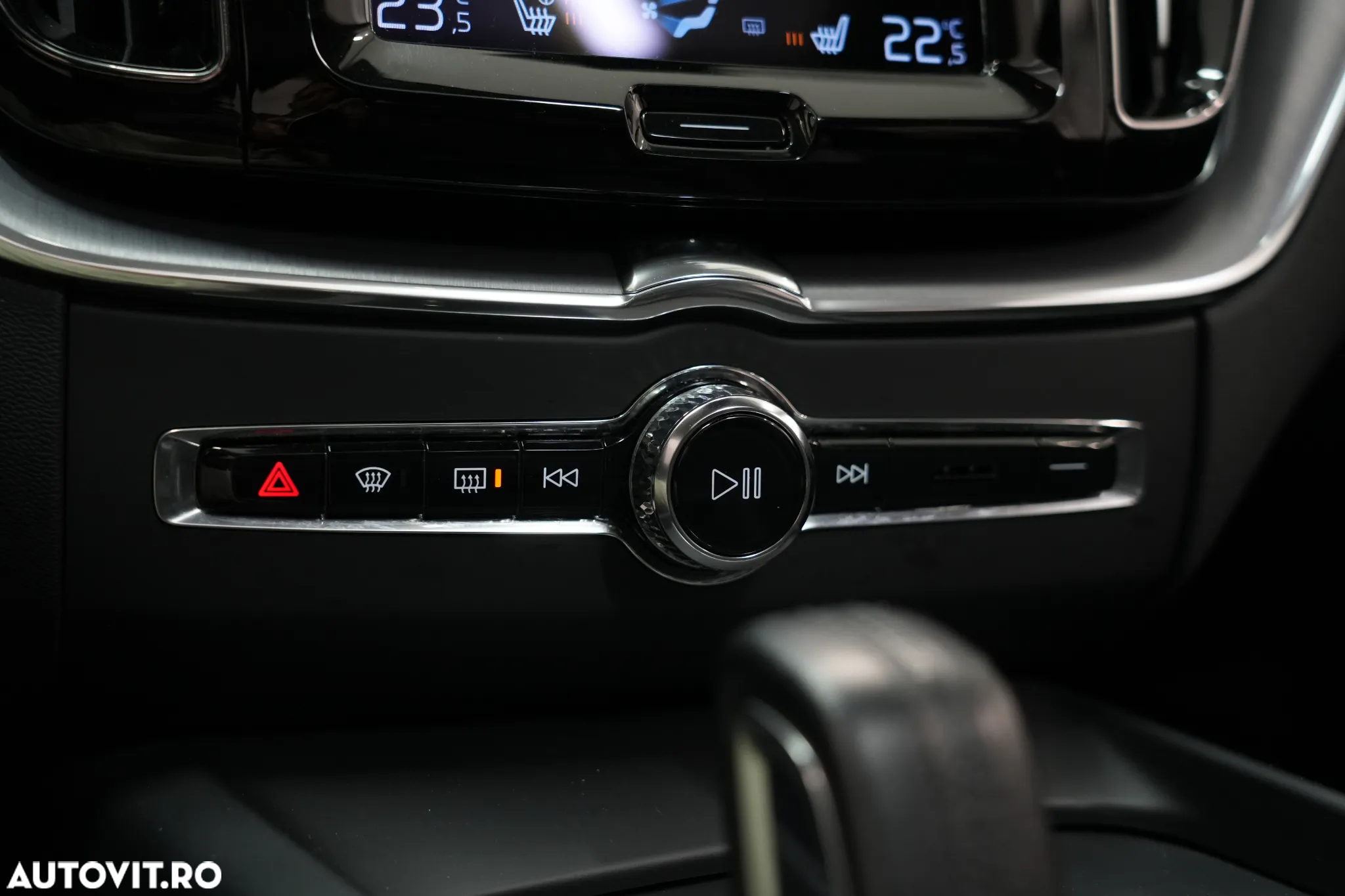 Volvo XC 60 B4 D AWD Geartronic Momentum Pro - 34