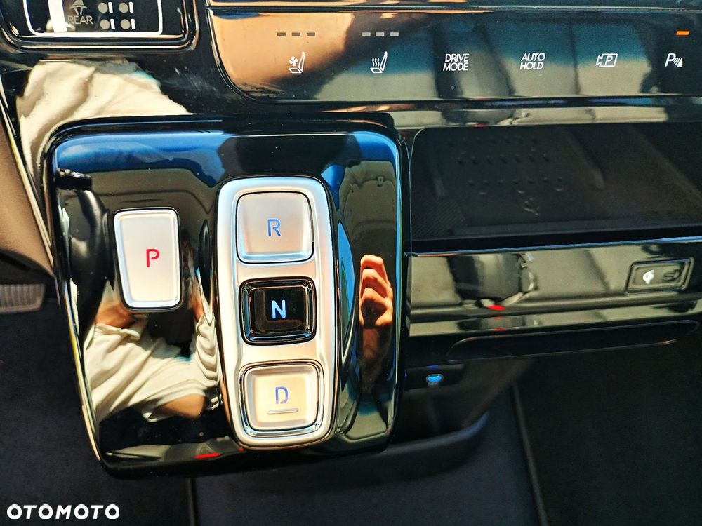 Hyundai Staria 1.6 T-GDI HEV Smart VIP - 16