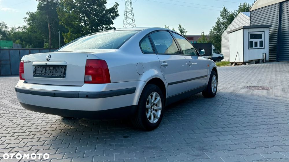 Volkswagen Passat 1.6 Comfortline - 3