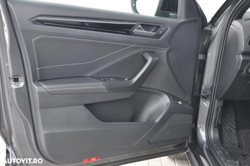 Volkswagen T-Roc - 10