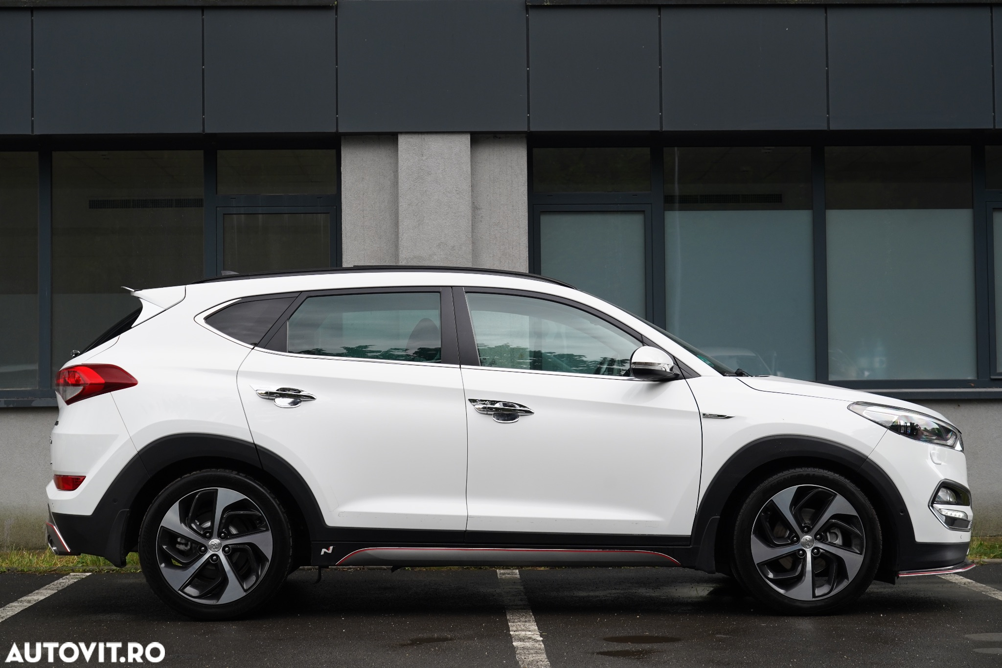 Hyundai Tucson 2.0 CRDI 4WD 6AT Luxury Pack+ - 24