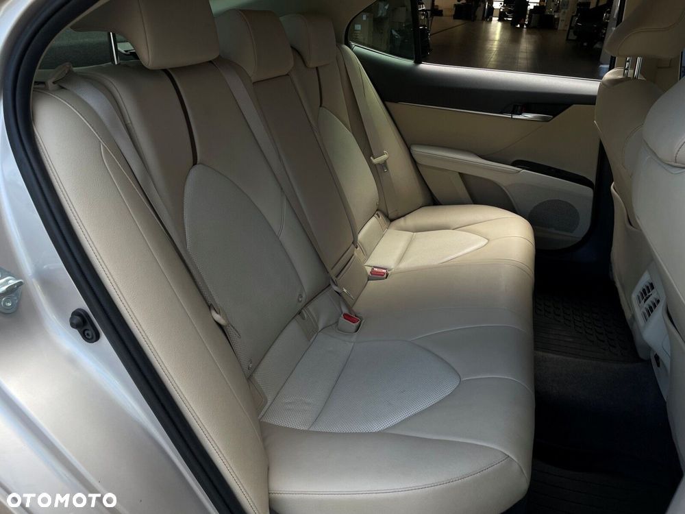 Toyota Camry - 24