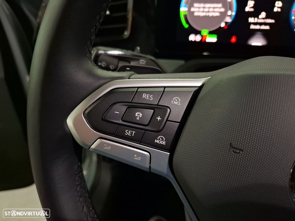 VW Passat Variant 1.5 TSI eHybrid Business DSG - 16