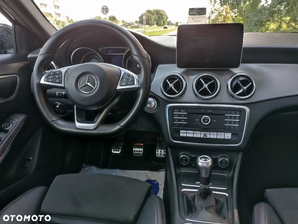 Mercedes-Benz GLA - 27