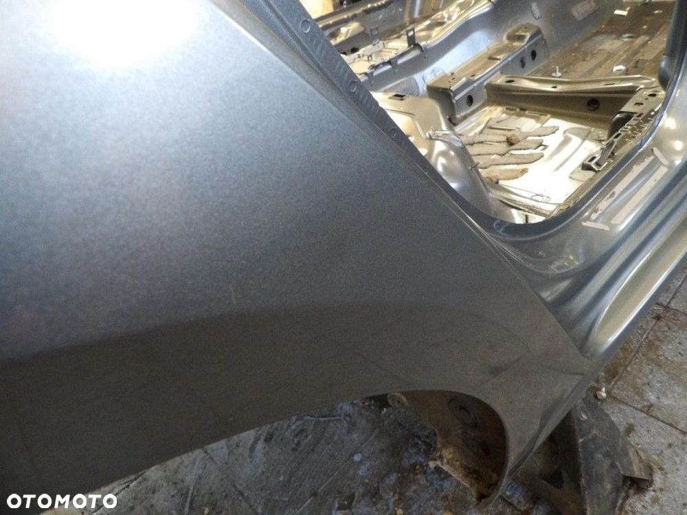AUDI A3 8V HATCHBACK BŁOTNIK TYŁ PRAWY  LX7R - 4