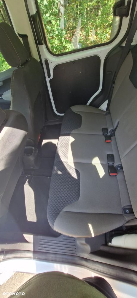 Ford Transit Courier - 13