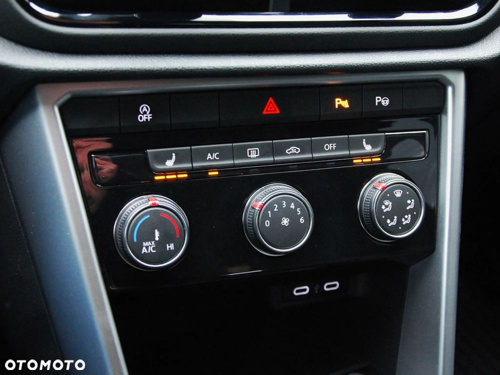 Volkswagen T-Roc 1.5 TSI Life DSG - 28