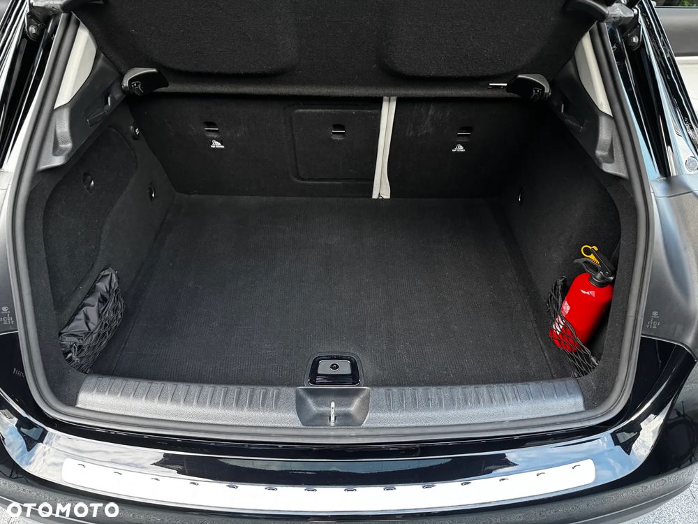 Mercedes-Benz GLA 200 7G-DCT - 16