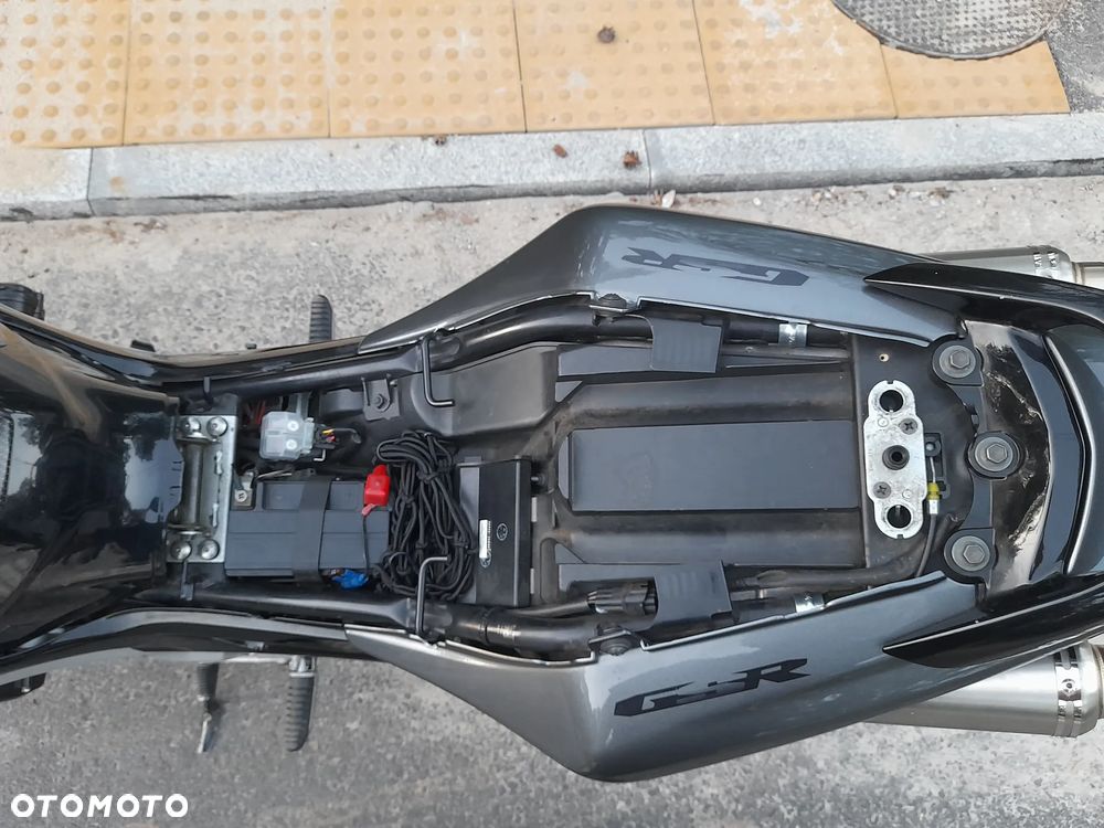 Suzuki GSR - 15