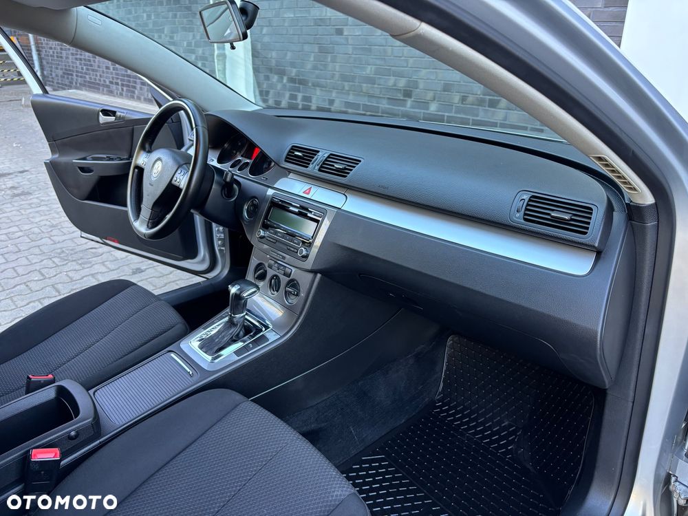 Volkswagen Passat 2.0 TDI Trendline DSG - 22