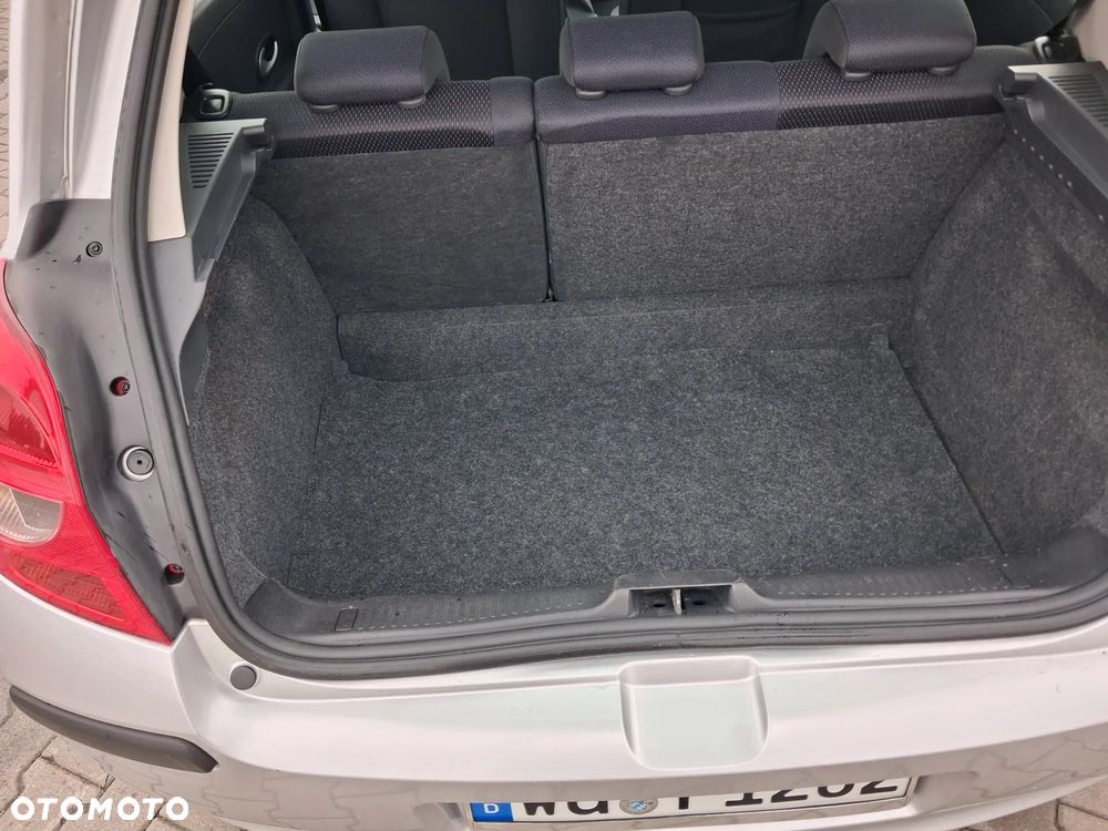 Renault Clio 1.2 16V 75 Night and Day - 16