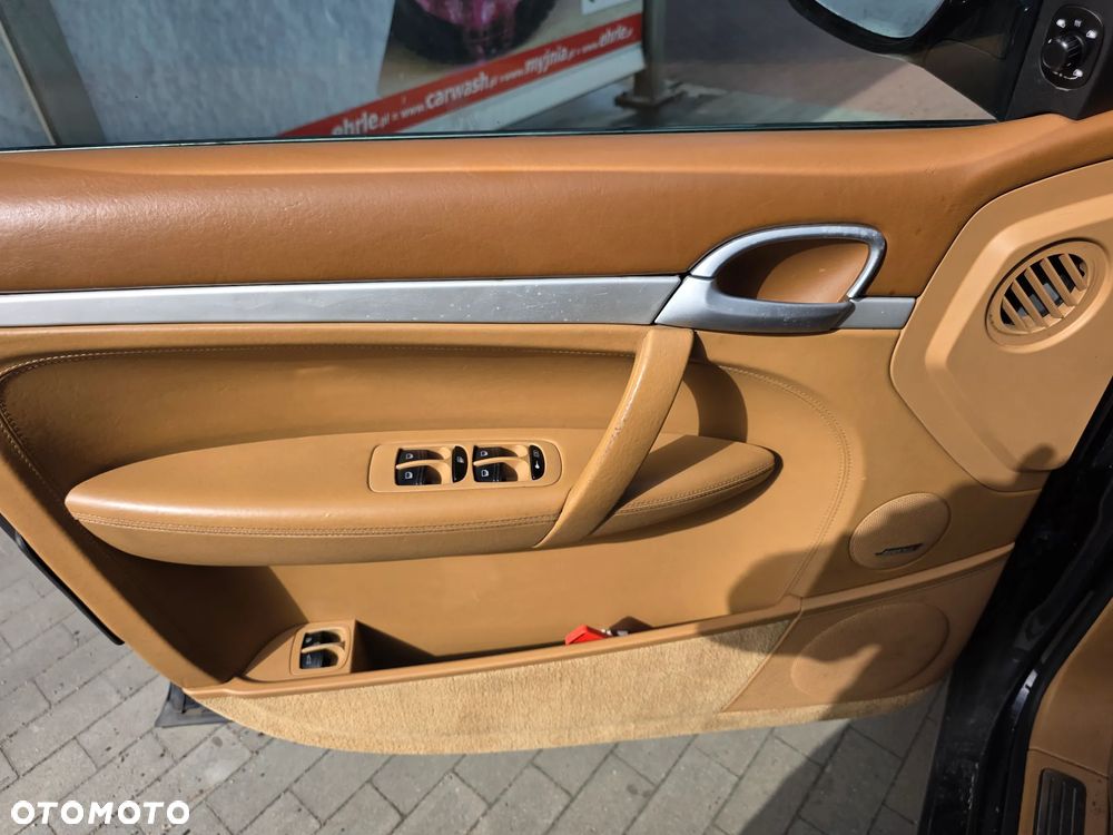 Porsche Cayenne - 9