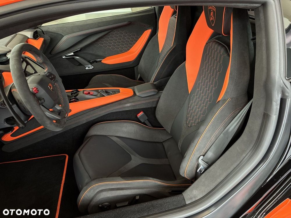 Lamborghini Revuelto - 8