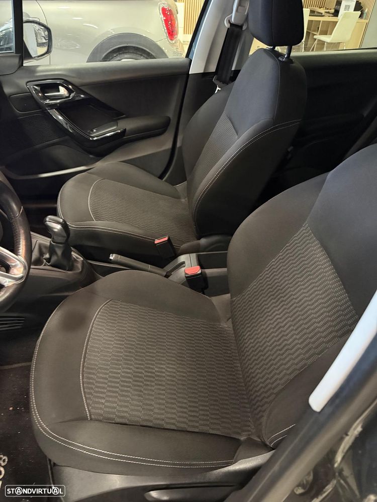 Peugeot 208 1.2 PureTech Style - 5