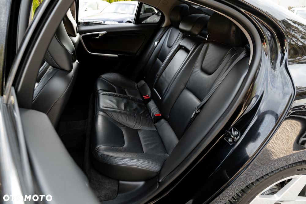 Volvo S60 D5 AWD Geartronic RDesign - 21
