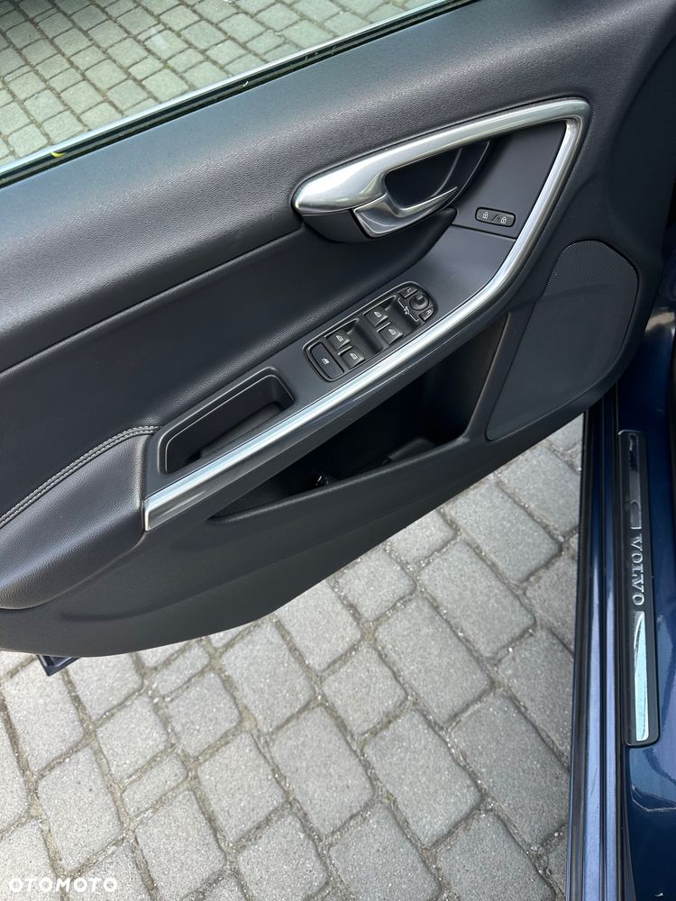 Volvo V60 D4 Momentum - 17