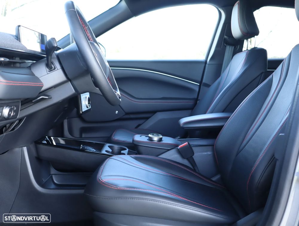 Ford Mustang Mach-E AWD PREMIUM - 29