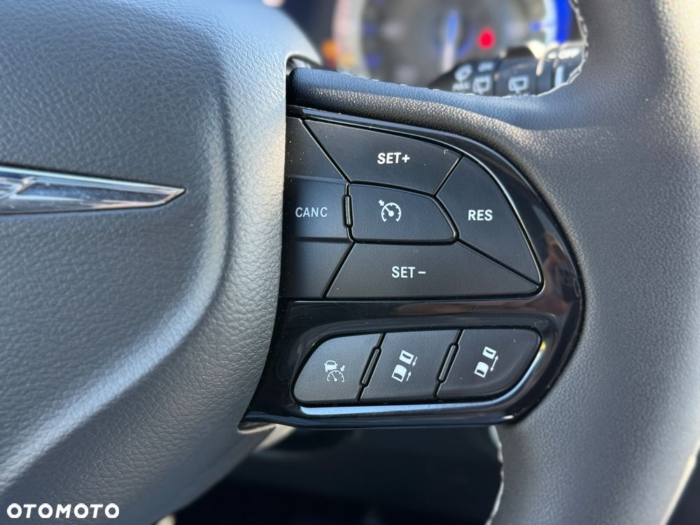 Chrysler Pacifica - 26