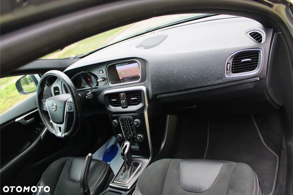 Volvo V40 D3 Drive-E R-Design Momentum - 19