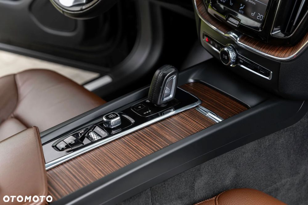 Volvo XC 60 B4 D Ultimate Dark - 25