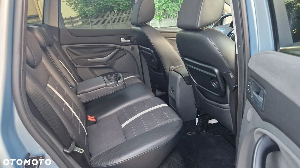 Ford Kuga 2.0 TDCi 4x4 Titanium - 12