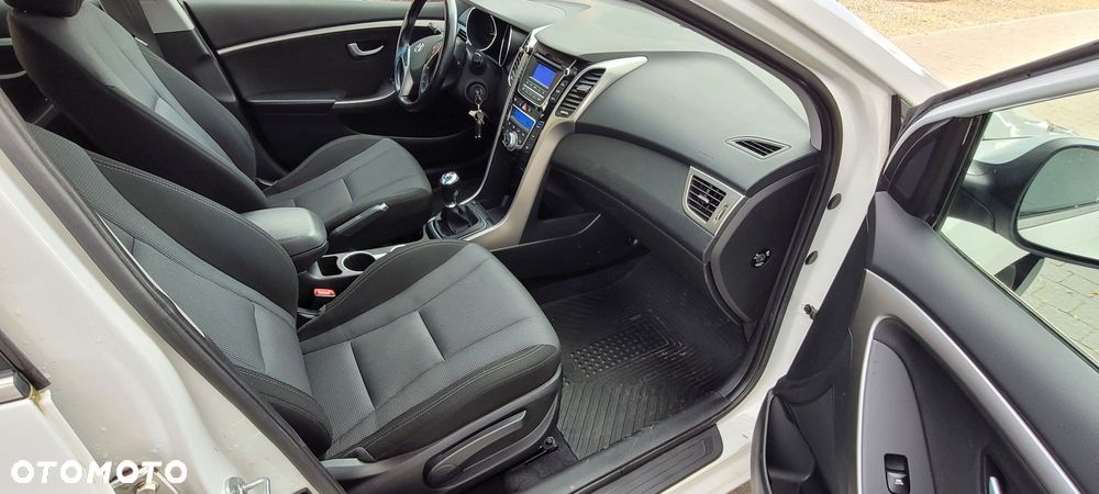 Hyundai i30 blue 1.6 GDI Passion - 15