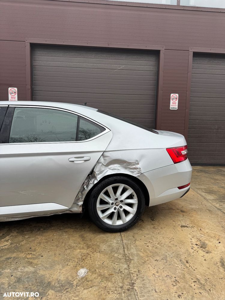 Skoda Superb 2.0 TDI DSG Ambition - 7