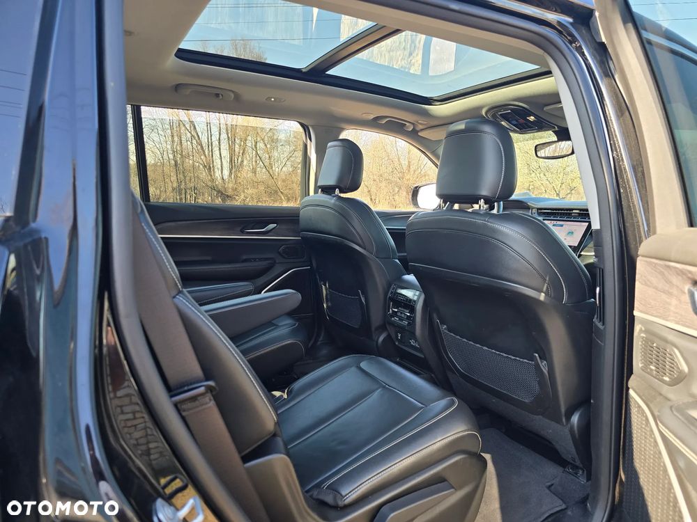 Jeep Grand Cherokee - 25