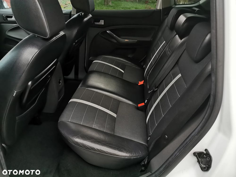 Ford Kuga 2.0 TDCi 2x4 Titanium - 21