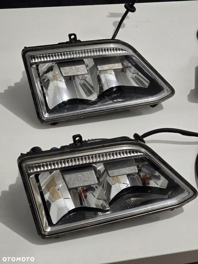 HALOGEN DACHOWY PRAWY SCANIA S R NTG 2535367 - 2