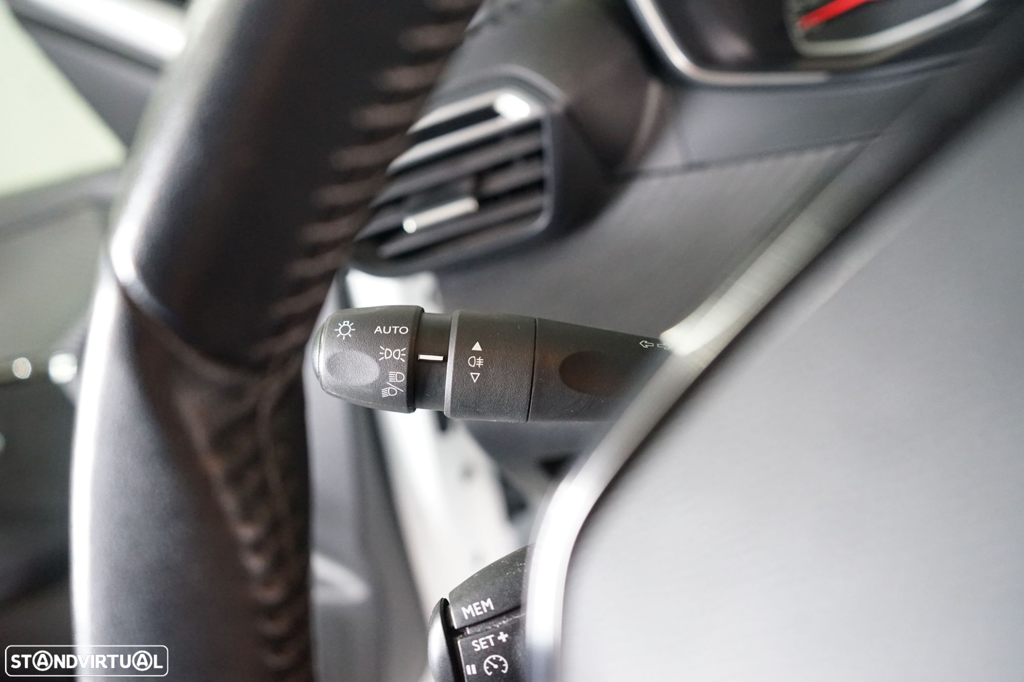 Peugeot 208 1.2 PureTech Allure - 23