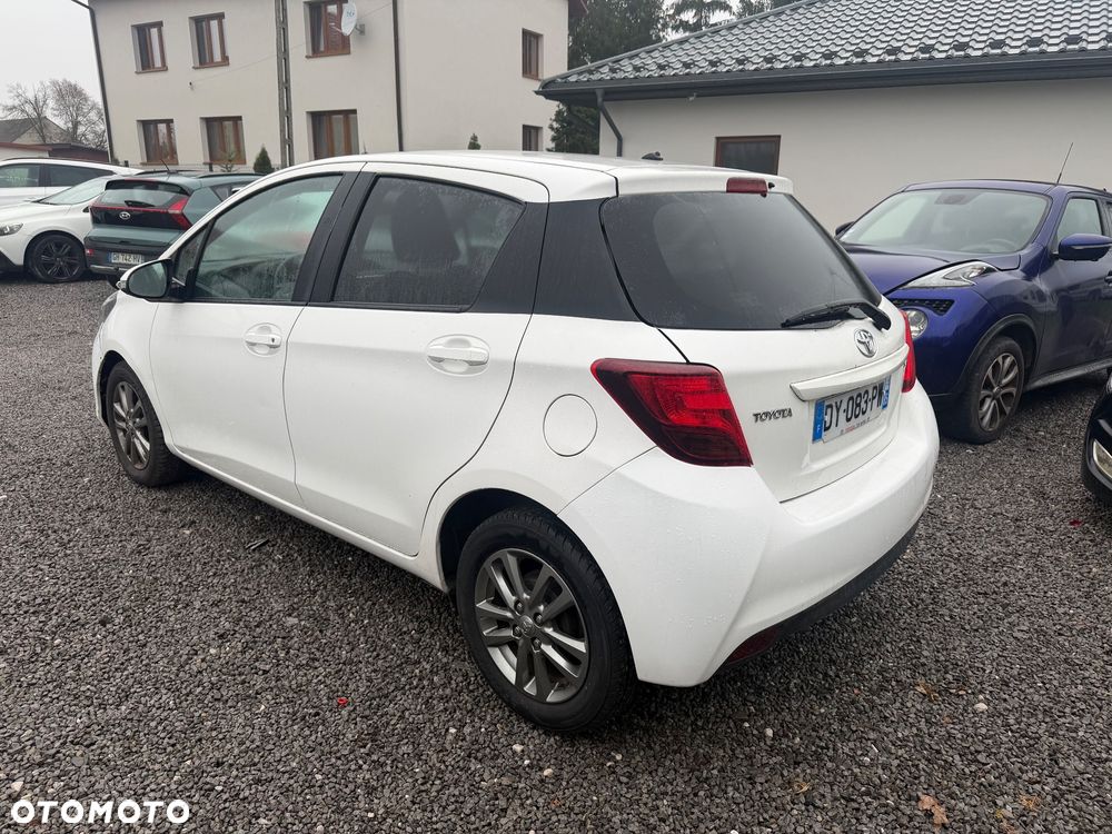 Toyota Yaris 2015 photo 5