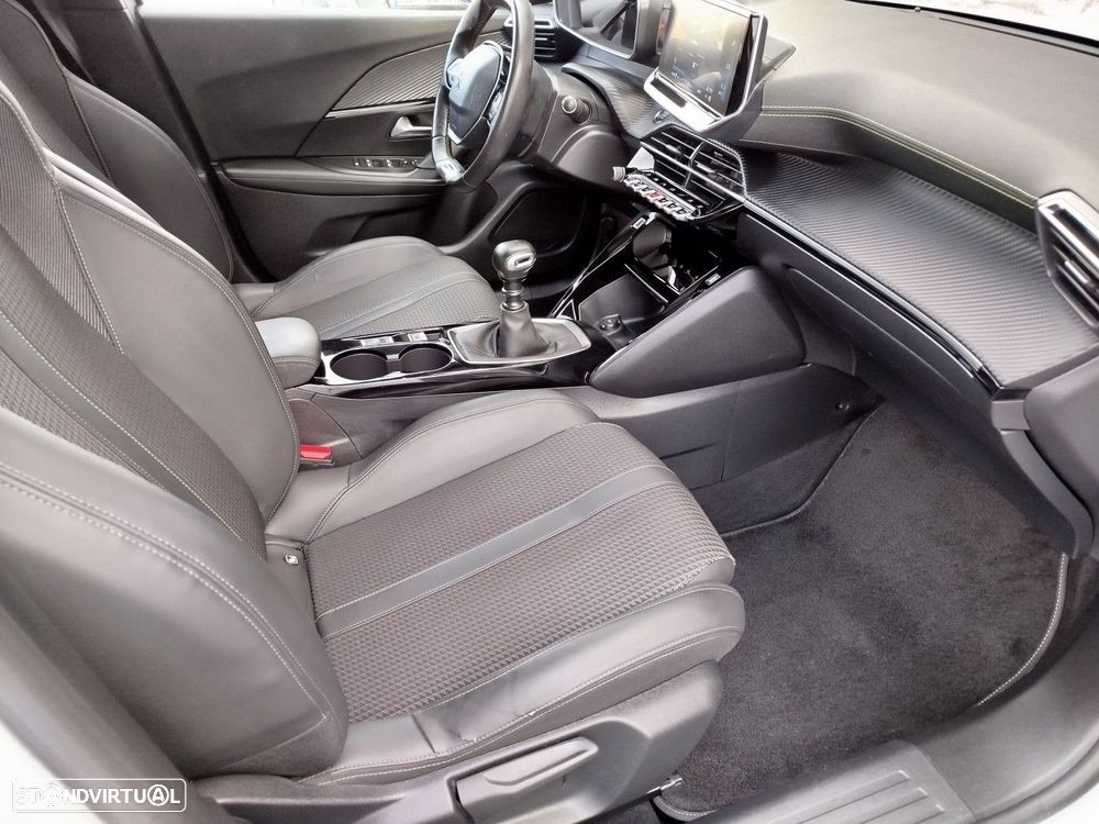 Peugeot 2008 1.2 PureTech GT Line - 11