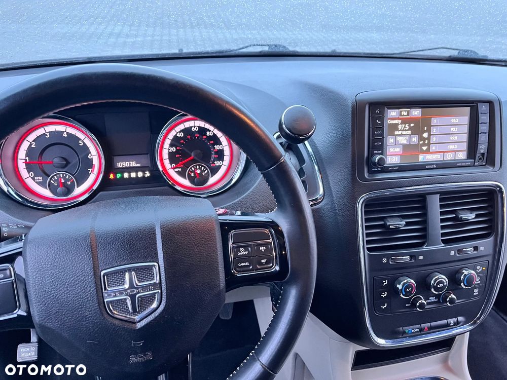 Dodge Grand Caravan - 12