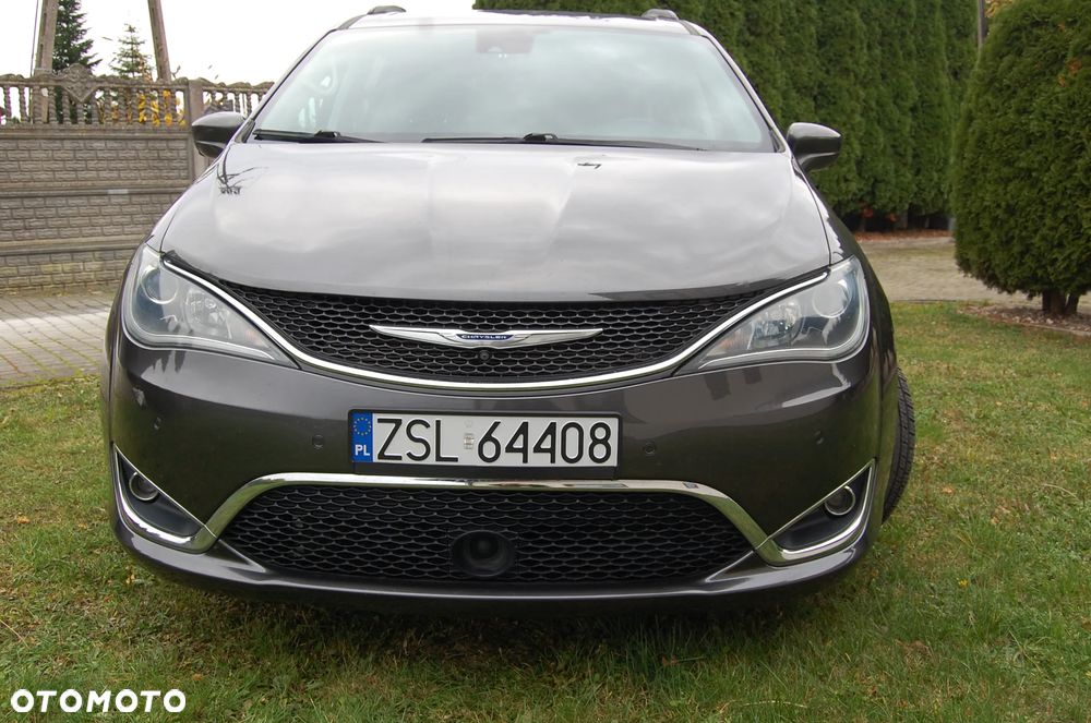 Chrysler Pacifica - 1