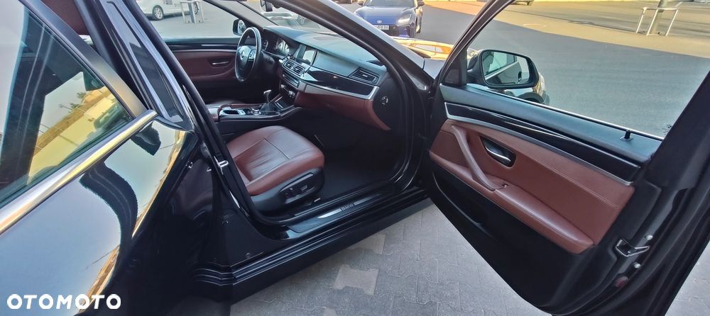 BMW Seria 5 525d Luxury Line - 37