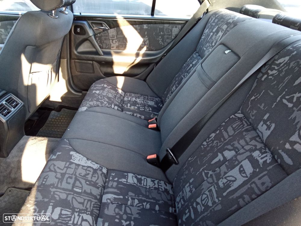 Mercedes-Benz E 300 TD Classic - 20