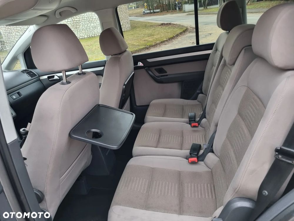 Volkswagen Touran 2.0 TDI Highline - 16