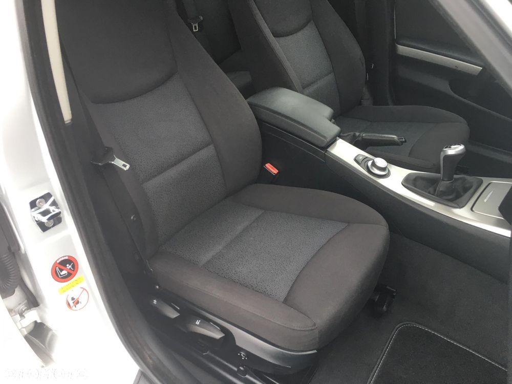 BMW Seria 3 320d - 23