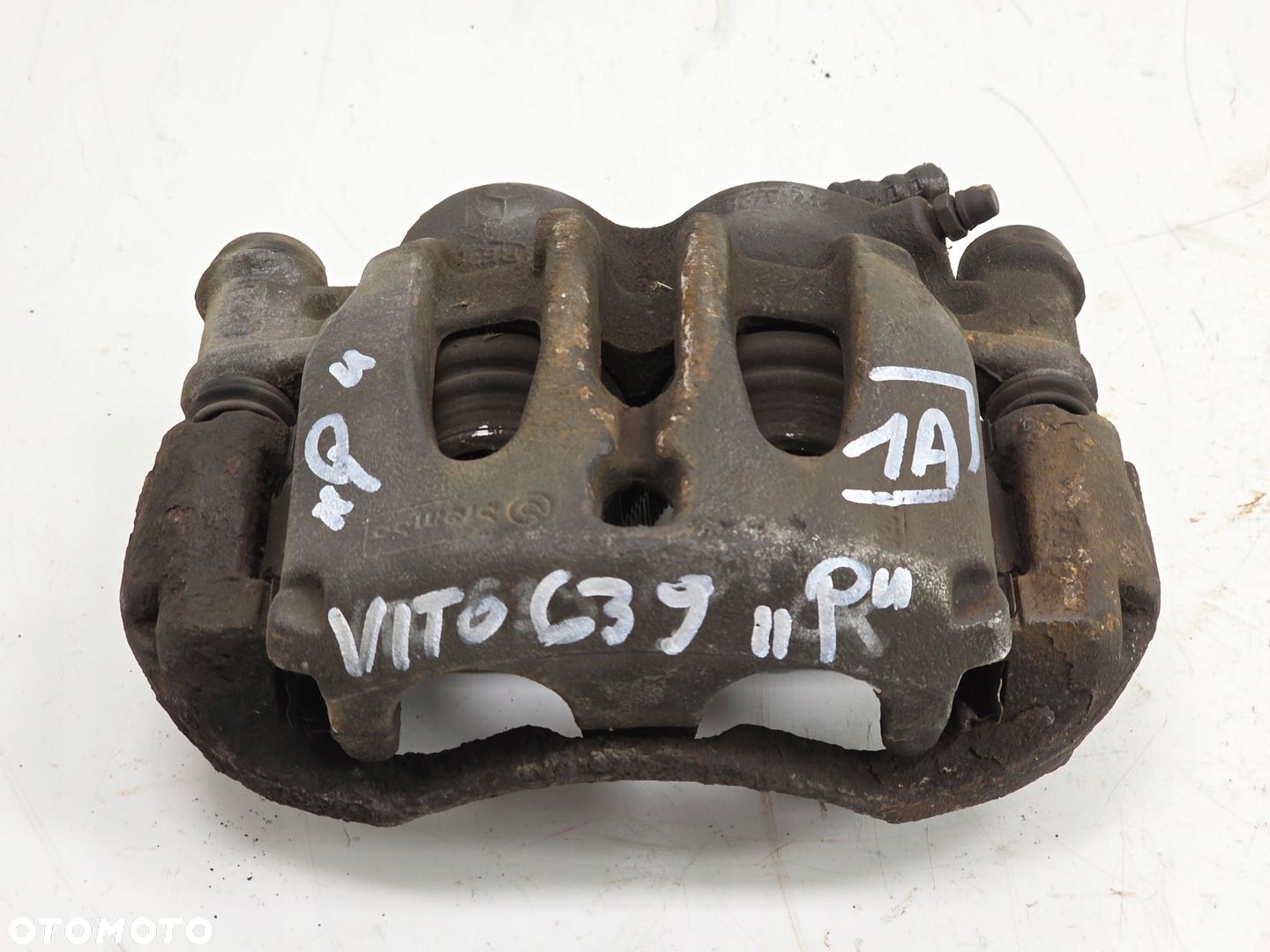 VITO VIANO W639 03- ZACISK HAMULCOWY JARZMO PRAWY PRZOD 1A - 1