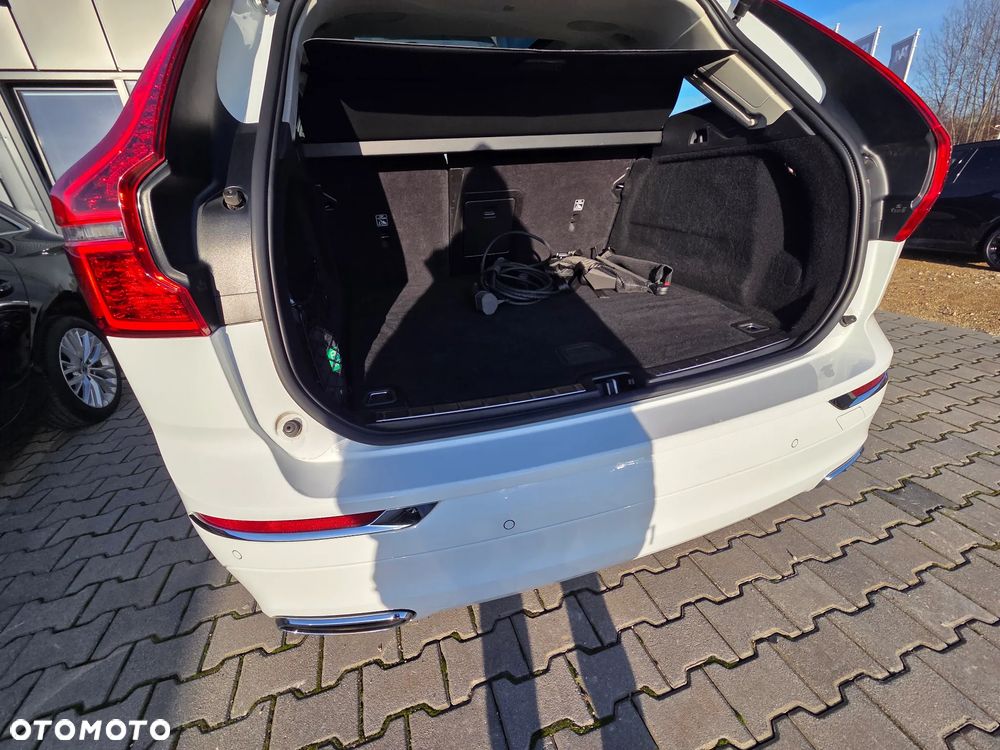 Volvo XC 60 T6 Plug-In Hybrid AWD Essential - 25