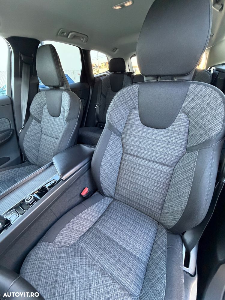 Volvo XC 60 B4 MHEV AWD Momentum Pro - 13