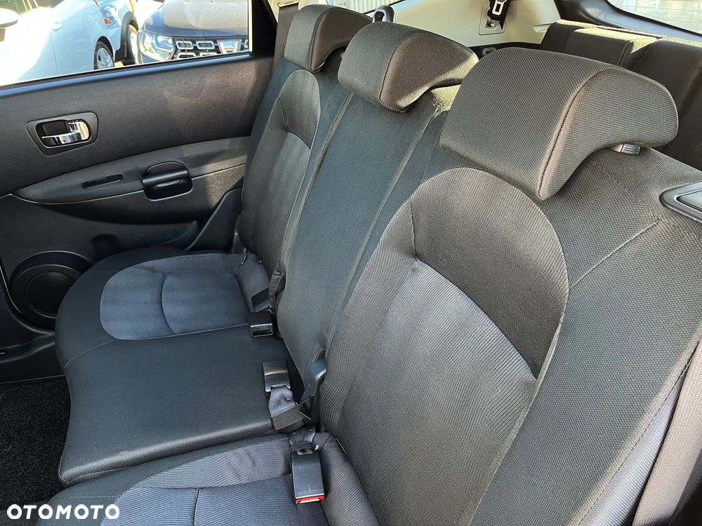 Nissan Qashqai+2 - 23